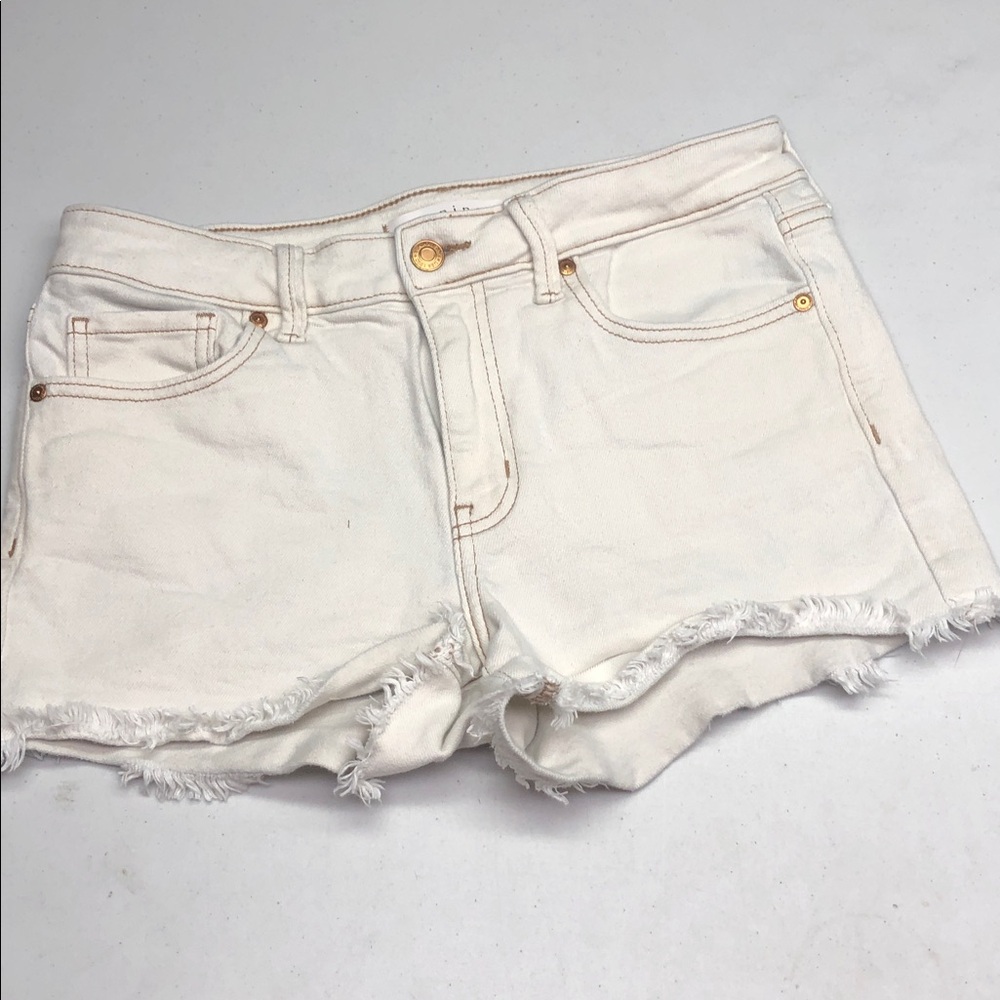 LIKE NEW EUNINA WHITE FACTORY JEAN SHORTS SZ S/28 ⭐️